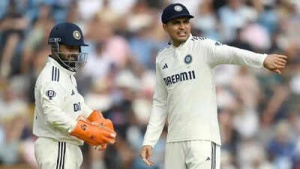 Shubman Gill's Captaincy: Nasser Hussain Notes Lack of 'Aura' Compared to Kohli, Sharma After Test Defeat