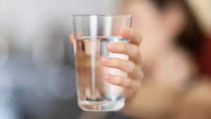 Hyponatremia: Excessive Water Intake Can Be Deadly – Know the Risks, Symptoms, and Prevention