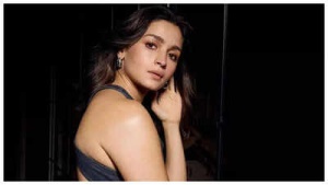 Alia Bhatt Sidesteps Exes Question on Talk Show; Varun Dhawan Teases Twinkle Khanna About 'Mela'
