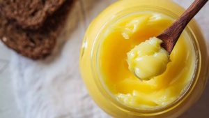 Desi ghee vs olive oil: A science-backed way to melt belly fat