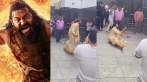 'Kantara Chapter 1' Spectator Claims Divine Possession After Viewing, Video Goes Viral
Hoặc (nếu muốn nhấn mạnh yếu tố thành công của phim):
'Kantara Chapter 1' Sequel Inspires Ecstatic Reaction: Fan Claims Divine Possession, Video Goes Viral