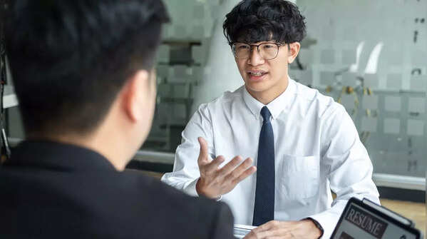 Importance of body language during a virtual interview.