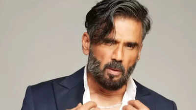 Suniel Shetty loses his cool on stage; scolds an artist for mimicking him: 'Itna ghatiya mimicry...'