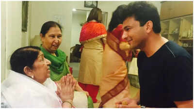 Vikas Khanna reveals meeting late legendary singer Lata Mangeshkar on Ganesh Chaturthi and his promise to her: 'I would fly to India just to…'