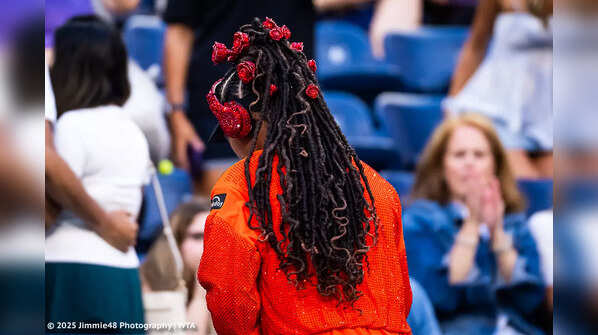 Fashion meets the forehand