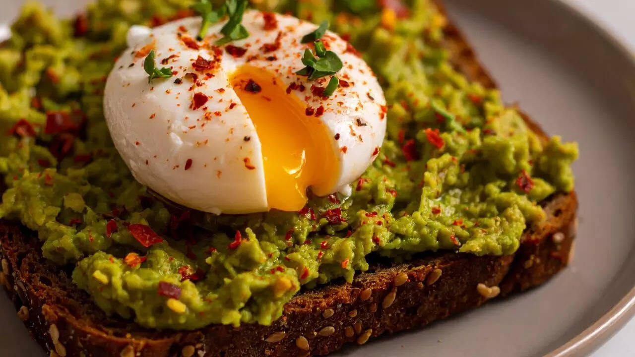 How reheating eggs affects nutrition and texture